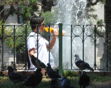 El calor no da tregua y renovaron el alerta naranja
