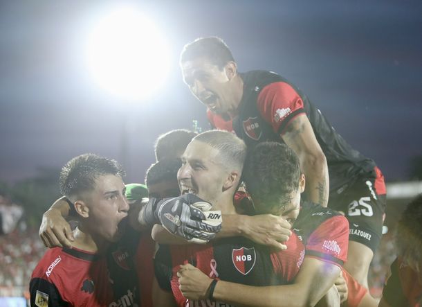 Newells se lo dio vuelta a Lanús en Rosario: fue 2-1 para la Lepra en el Coloso