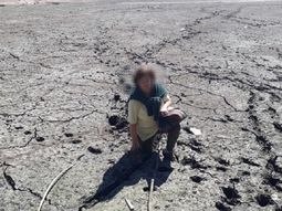Turista atrapada en el barro - Crédito:&nbsp;lavozdelinterior.com.ar