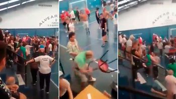 vergüenza: hinchas de san lorenzo y huracan se enfrentaron en un partido de baby futbol vergüenza: hinchas de san lorenzo y huracan se enfrentaron en un partido de baby futbol