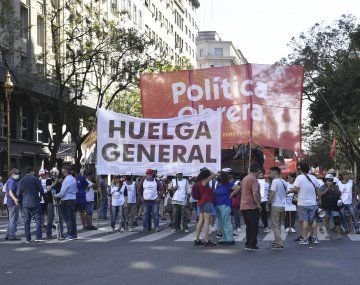 La izquierda marchó a Plaza de Mayo contra el acuerdo con el FMI