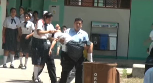 Alumnos peruanos son poseídos por demonios