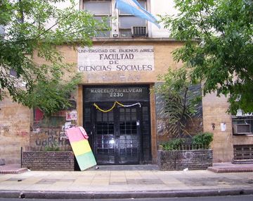 UBA: denuncian zona liberada en estacionamiento de la Facultad de Sociales