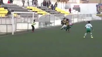 Un nene convirtió un golazo de escorpión Un nene convirtió un golazo de escorpión