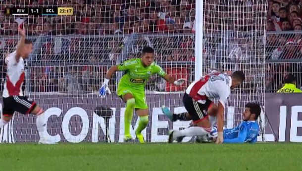 Polémica en el Monumental: ¿era penal para River?