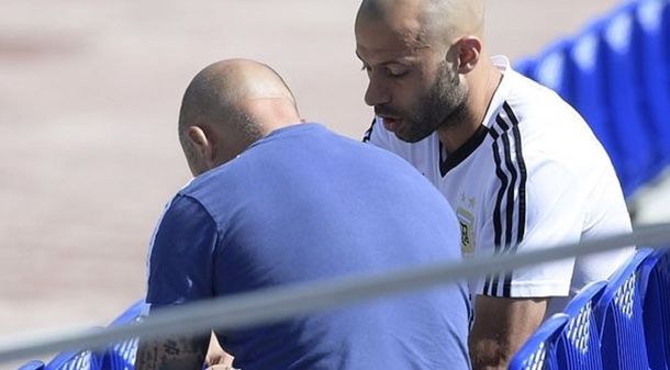 Mascherano explotó y se descargó tras los rumores sobre su charla con Sampaoli