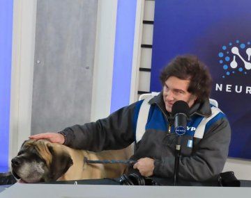Sorpresa: Milei se mostró con uno de sus perros por primera vez