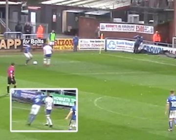 El insólito golpe de Calvin Andrew en la tercera división de Inglaterra