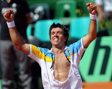 En un partido insólito