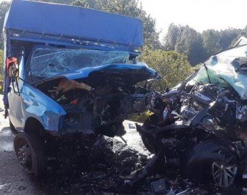 Impresionante choque frontal deja al menos cuatro muertos