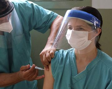 Las personas que tuvieron coronavirus podrían recibir una sola dosis de Sputnik V