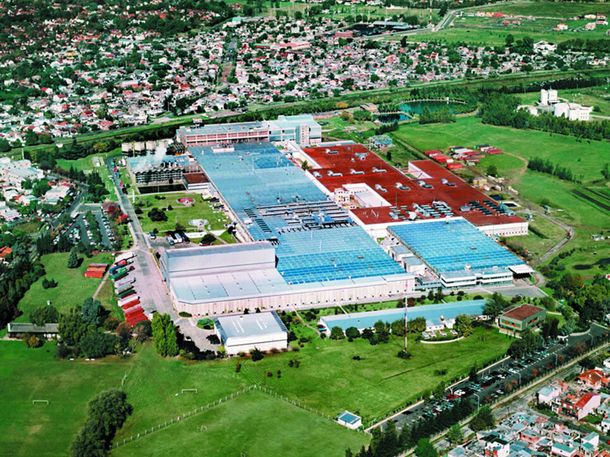 FATE anunció su cierre definitivo y el despido de casi mil empleados