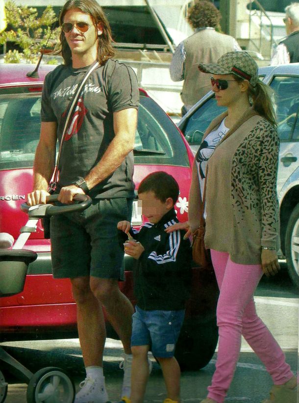 El look excéntrico de Martín Demichelis en su paseo familiar