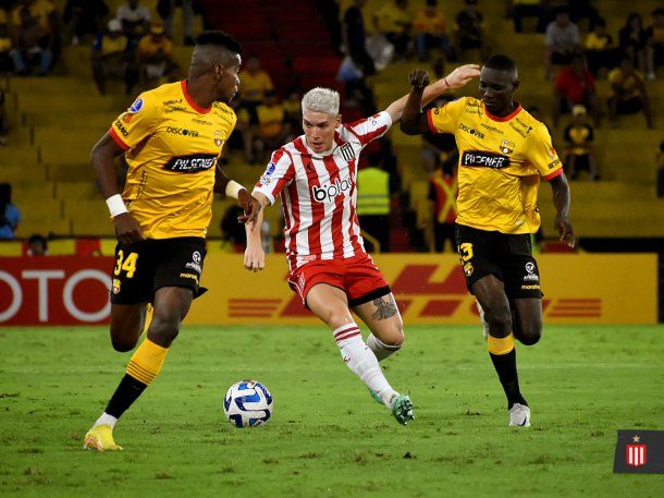 Estudiantes perdió 2-1 ante Barcelona en Ecuador