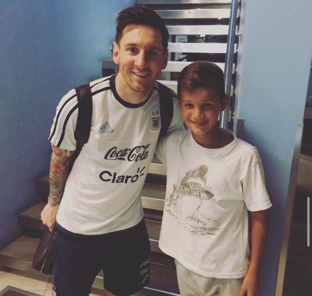 La increíble anécdota detrás de la foto viral de Valentín Carboni y Lionel Messi