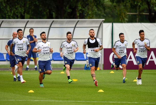 La Selección argentina adelantó su entrenamiento para ver Islandia-Nigeria