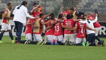 Jorge Wilstermann festejando contra Atlético Mineiro Jorge Wilstermann festejando contra Atlético Mineiro
