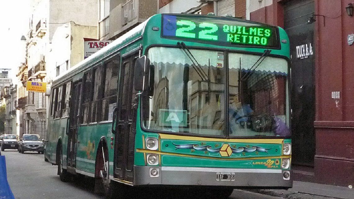 Paro en la línea 22 de colectivos por falta de pago