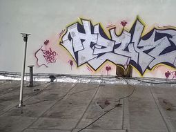 El grafiti que realizó la víctima, antes de morir.