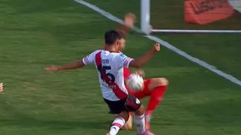 volvieron los audios del var: por que la mano de gaston campi no fue penal para river volvieron los audios del var: por que la mano de gaston campi no fue penal para river