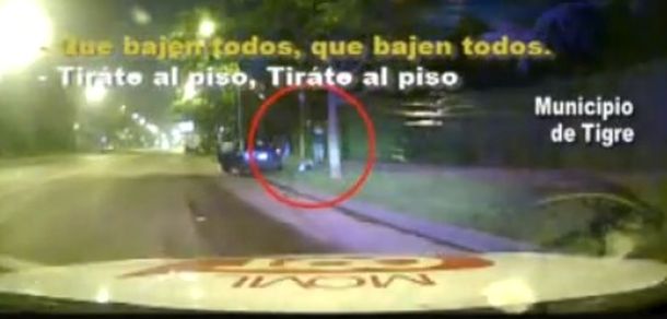 Un delincuente se entregó luego de raptar a tres jóvenes