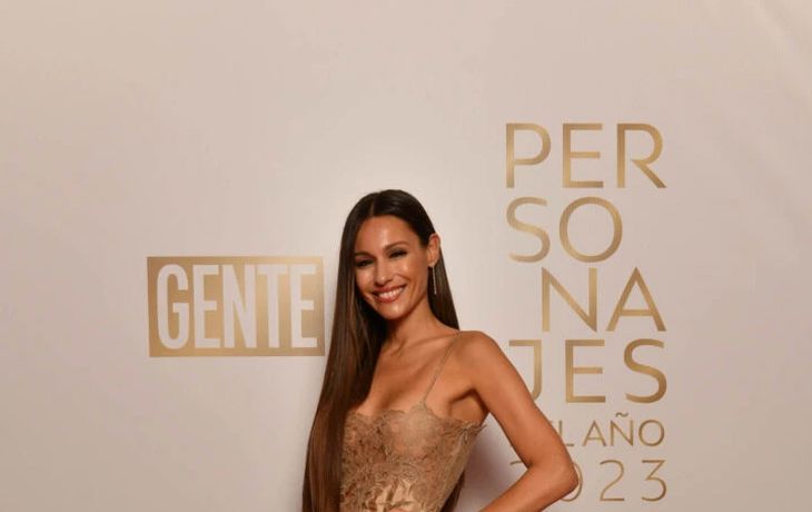 Pampita marca tendencia con su microbikini floreada