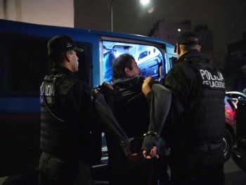 Allanaron casas tomadas en Villa Urquiza: secuestraron drogas y réplicas de armas