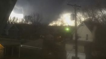 un hombre grabo el tornado que arraso con su casa y mato a su mujer un hombre grabo el tornado que arraso con su casa y mato a su mujer