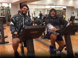 Maradona subió una foto a Facebook donde entrena con Diego Jr. Maradona subió una foto a Facebook donde entrena con Diego Jr.