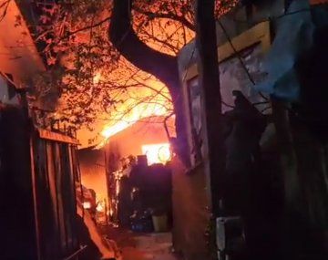 Feroz incendio en Villa Crespo: hay al menos 25 evacuados