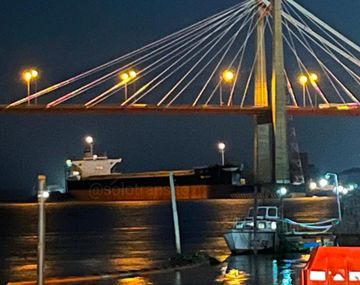 Un barco chocó contra el Puente Zárate Brazo Largo