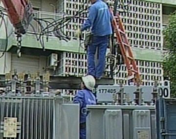 Villa Martelli: instalan un transformador luego de 3 días sin luz