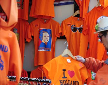 Amsterdam se tiñe de naranja por Máxima