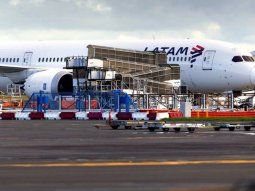 El incidente técnico en el vuelo de Latam lo habría causado una azafata
