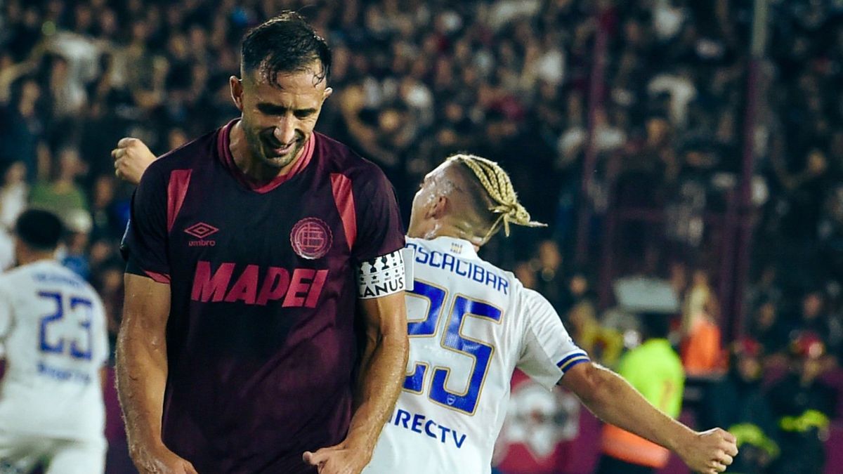 Santiago Ascacibar celebra el primer gol de Boca