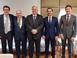 El presidente Luis Lacalle Pou ya está en Francia, donde se reunirá este jueves con su par Emmanuel Macron. El presidente Luis Lacalle Pou ya está en Francia, donde se reunirá este jueves con su par Emmanuel Macron.