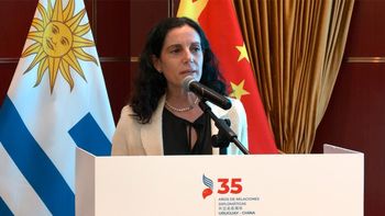 La ministra de Economía y Finanzas, Azucena Arbeleche, destacó la posibilidad de que inversores chinos apuesten al país. La ministra de Economía y Finanzas, Azucena Arbeleche, destacó la posibilidad de que inversores chinos apuesten al país.