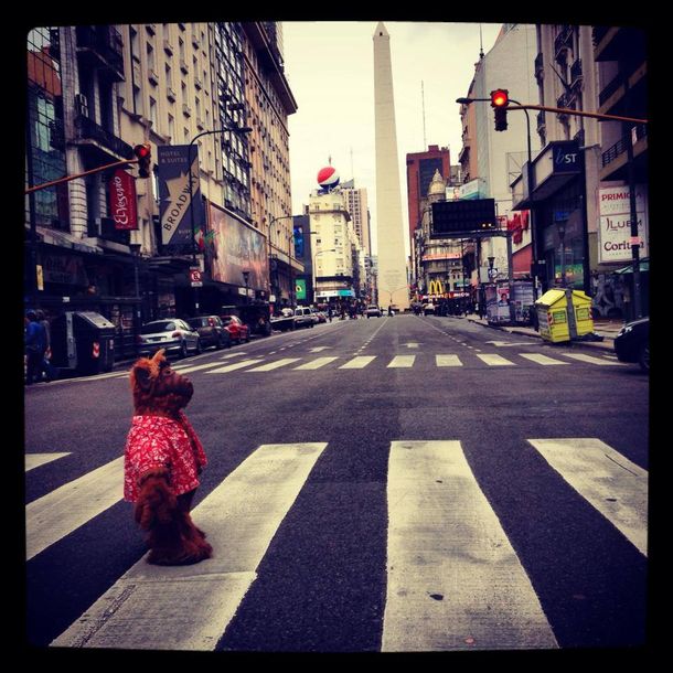 Alf viajó a Argentina y realizó una divertida gira porteña