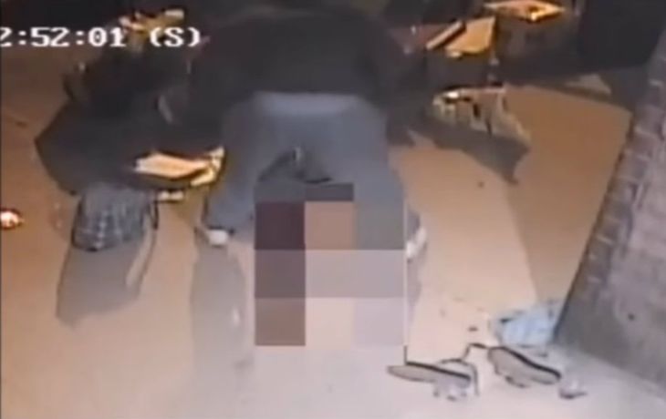 El hombre golpeó salvajemente a la turista alemana