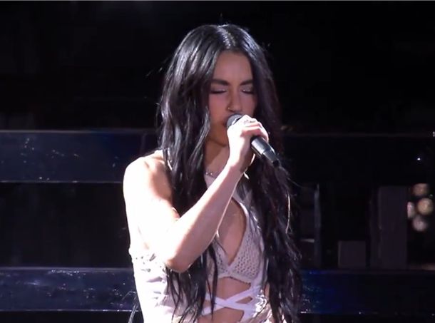 Lali Espósito volvió a sorprender a sus fans en Vélez: cantó Vencedores Vencidos de los Redondos