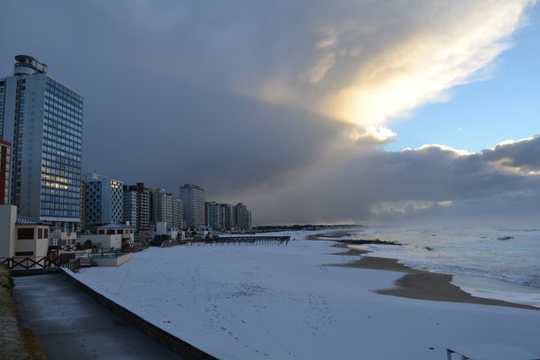 Intensa nevada en Miramar y aguanieve en Mar del Plata
