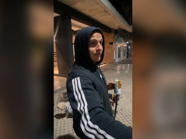 Rosario: detuvieron a un hombre por arrojar caca de perros contra un local de La Libertad Avanza