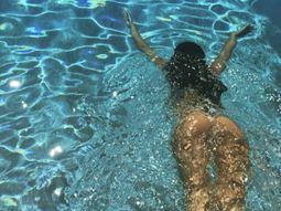 La novia de Cristiano Ronaldo nadando de bikini La novia de Cristiano Ronaldo nadando de bikini