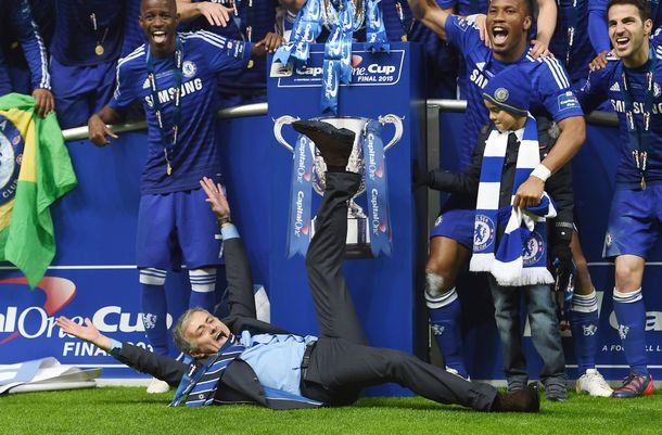Se volvió loco: Chelsea ganó un título y Mourinho lo festejó con todo