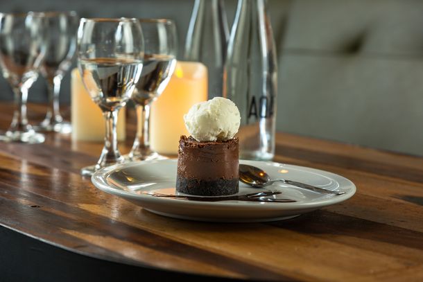 El brownie con helado es uno de los postres más solicitados en este bodegón. El brownie con helado es uno de los postres más solicitados en este bodegón.