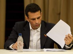 Advertencia de Capriles: O esto cambia o esto revienta