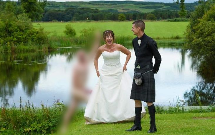 Se metió desnudo durante la sesión de fotos de una boda de sus amigos