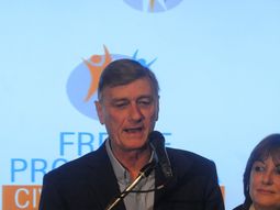 binner: tenemos que trabajar para hacer un pais solidario binner: tenemos que trabajar para hacer un pais solidario