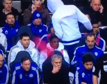 Minuto de furia: Diego Costa se enojó con Mourinho y le tiró una pechera