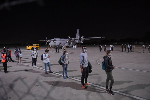 Repatriados: un grupo de 71 argentinos llega desde Perú